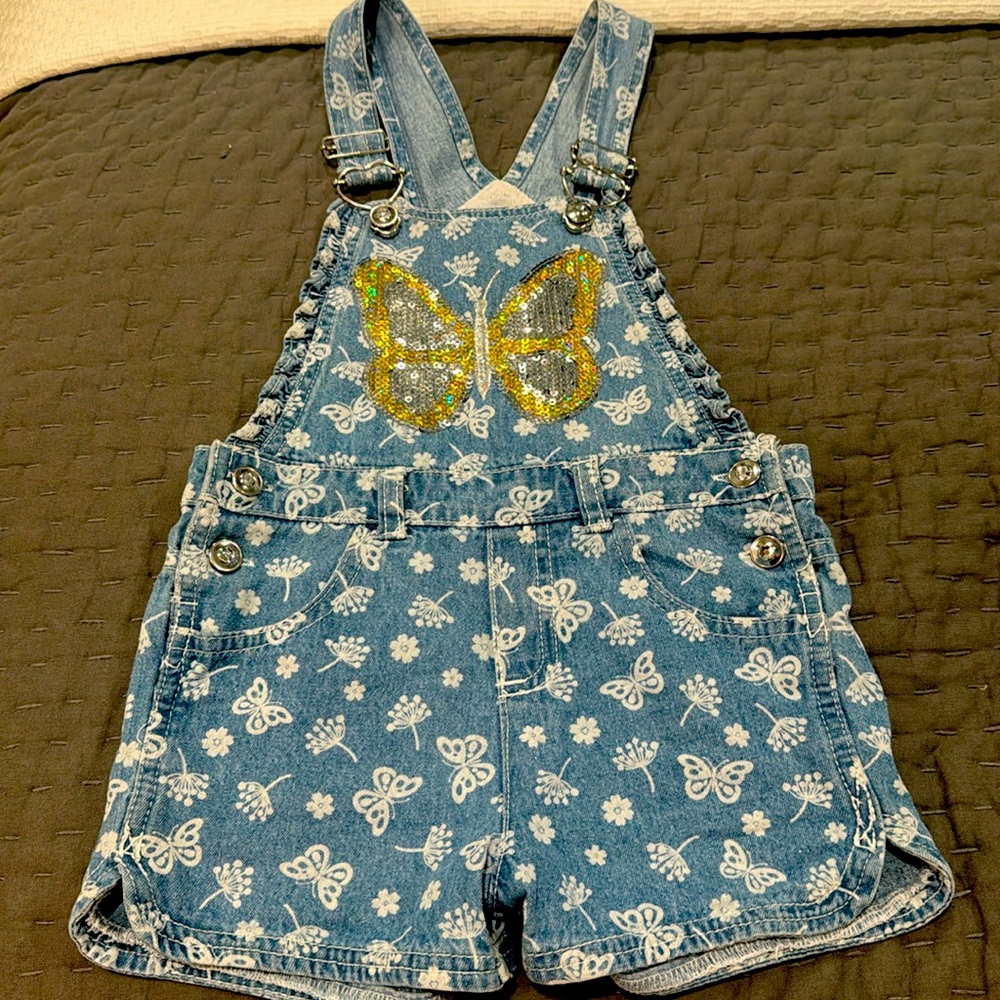 Girls overalls 5T never worn